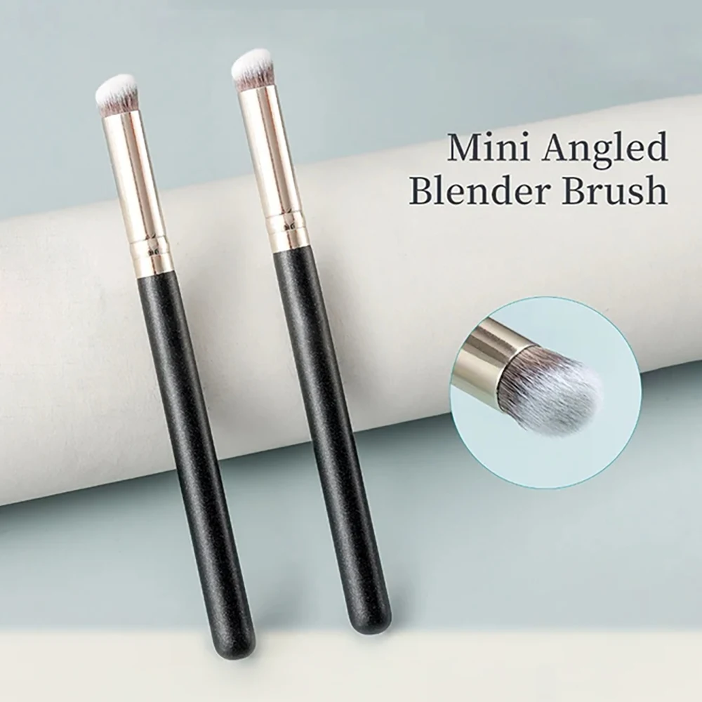 Pędzel do makijażu kątowy do k – Group Head Brush recenzja i cena